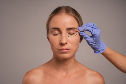 Non-Surgical Eyelid Aesthetics: Innovative Application Techniques
