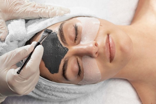 Popular Skincare Trend: What Is Carbon Peeling?